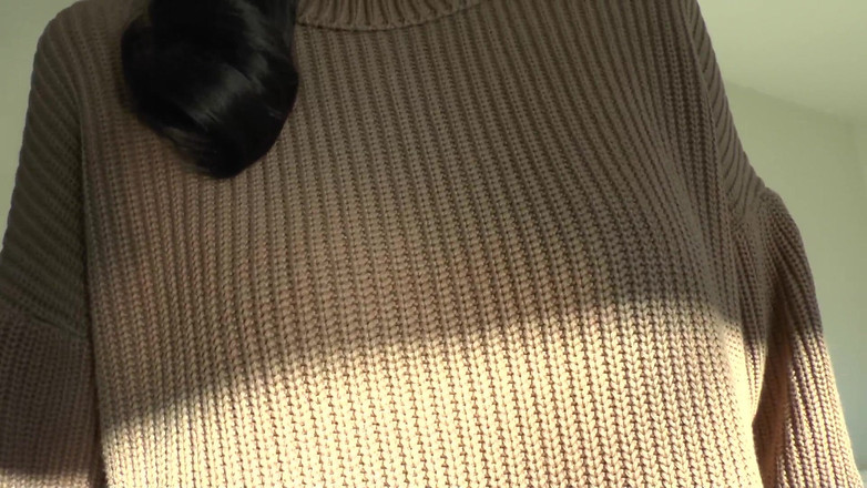 Lady Victoria Valente: 私のセーターに水をかけて!レディ・ヴィクトリア・ヴァレンテ、厚手のタートルネックセーター