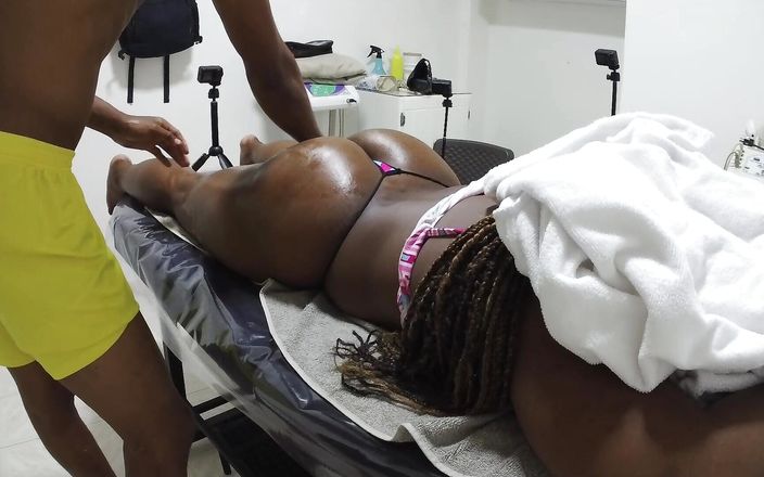 AndreaBellotiStar: Hijastro masajea el de su madrastra
