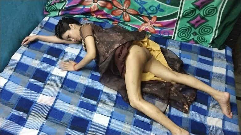 Indian Muslim Couple: Hintli evli kadın gizli yatak odası havasında kocası ne istediğini...
