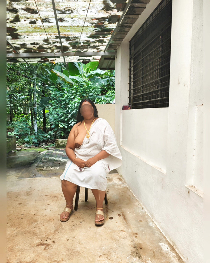 Anne Ipe: Desi ragazza in topless sexy servizio fotografico, dopo il servizio...