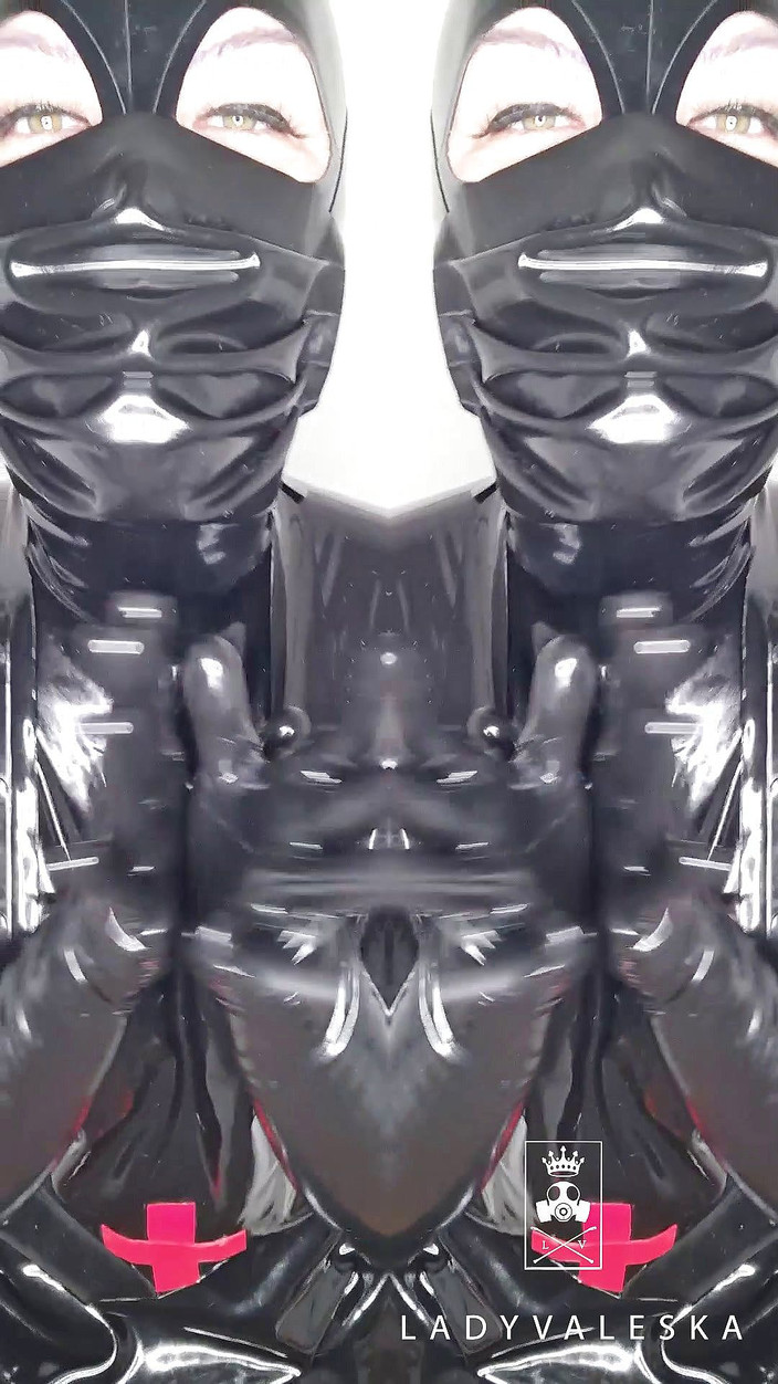 Lady Valeska: Ăn tinh cho phòng khám cao su của quý bà...