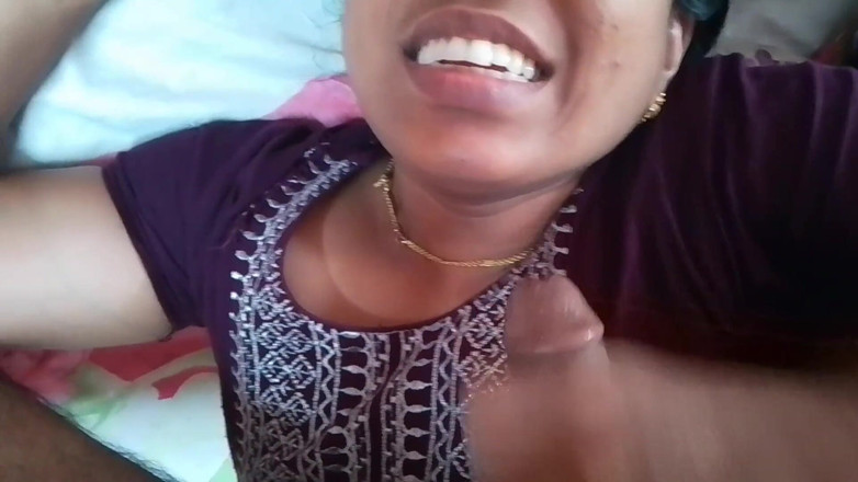 LEGSCOUPLE12: La casalinga malayali si mette il pene di suo marito...