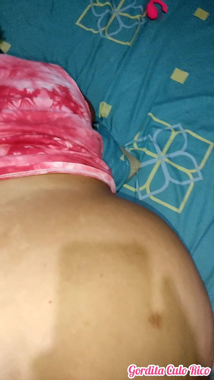 Gordita Culo Rico: Laura tem sua bunda enorme dedada antes de ser fodida.