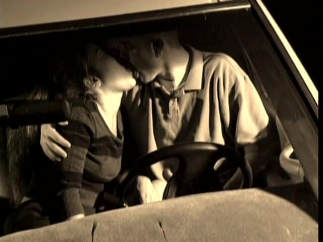 Solo Sensations: Młoda Azjatka dotyka swojej cipki i bierze zmysłowy prysznic