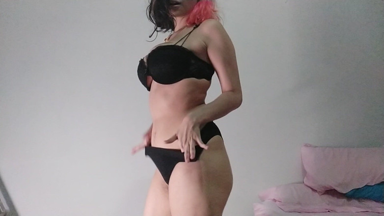 Ms Candy Bunny: Striptiz
