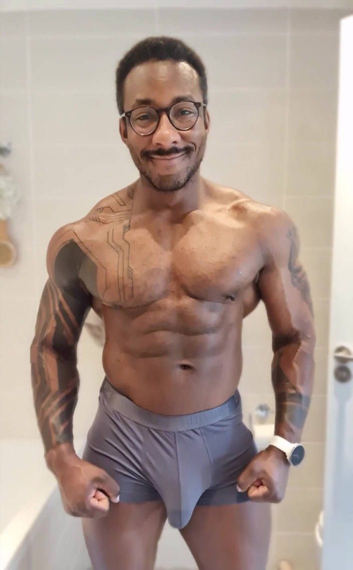 Amadeus: Celana dalam cewek ini enak buat dientot besar