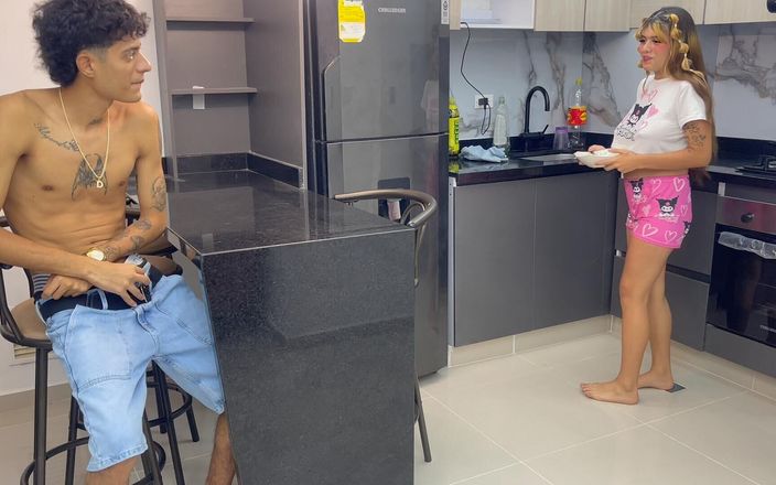 Gabriela Wish: 恥ずかしがり屋の義理の姉が、私がキッチンで朝食を作っているところを捕まえられます