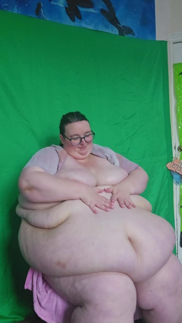 SSBBWLadyBrads: Femeie super-mare și țâțoasă după masaj senzual la duș