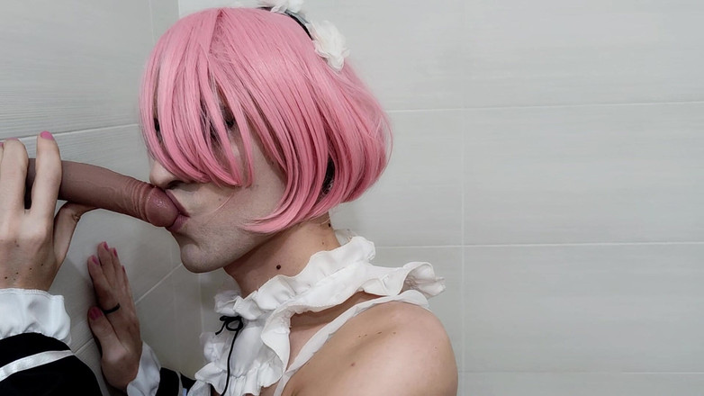 Leona Incubo: Транссексуал з рожевим волоссям у аніме косплеї покоївки катається на твоєму члені