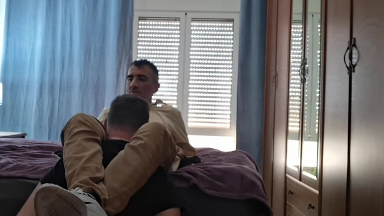 Robyn 3Some: Bapa tiri teman wanita saya mahu menelan