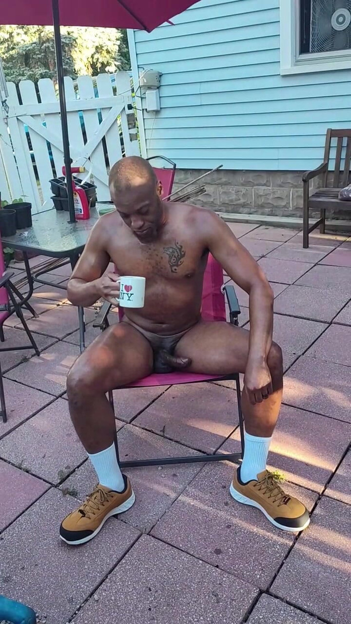 Kennie Jai: Kennie Jai se masturbează la un Airbnb