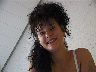 LetsGoDirty Teens: Geiles mädchen liegt im bett und fickt sich mit den...