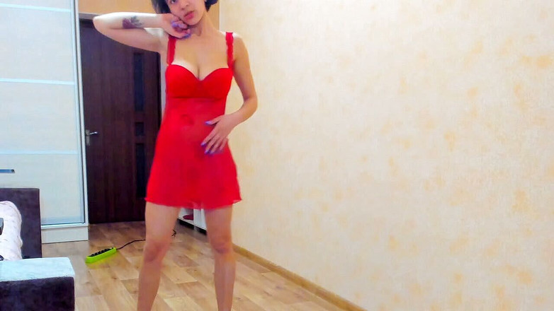 myla_angel: Spogliarello caldo in abito rosso e abbigliamento sportivo