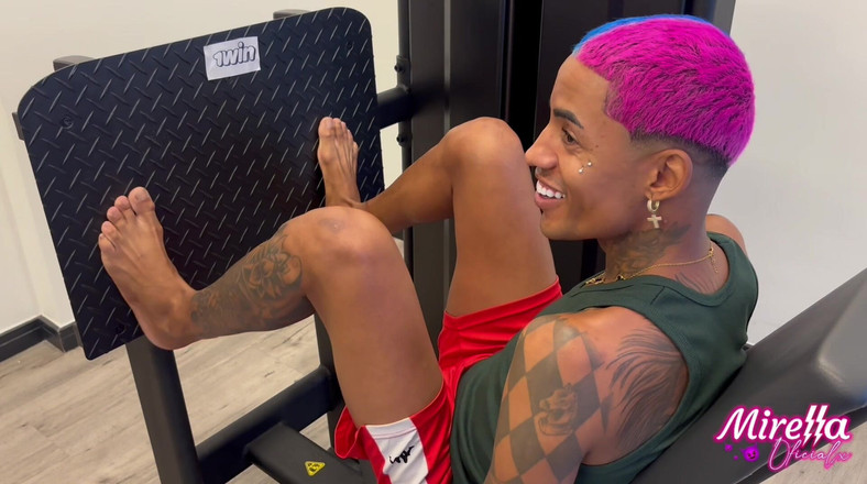 Mirellaoficialx: Io la ragazza magra e siliconata di Smart Fit