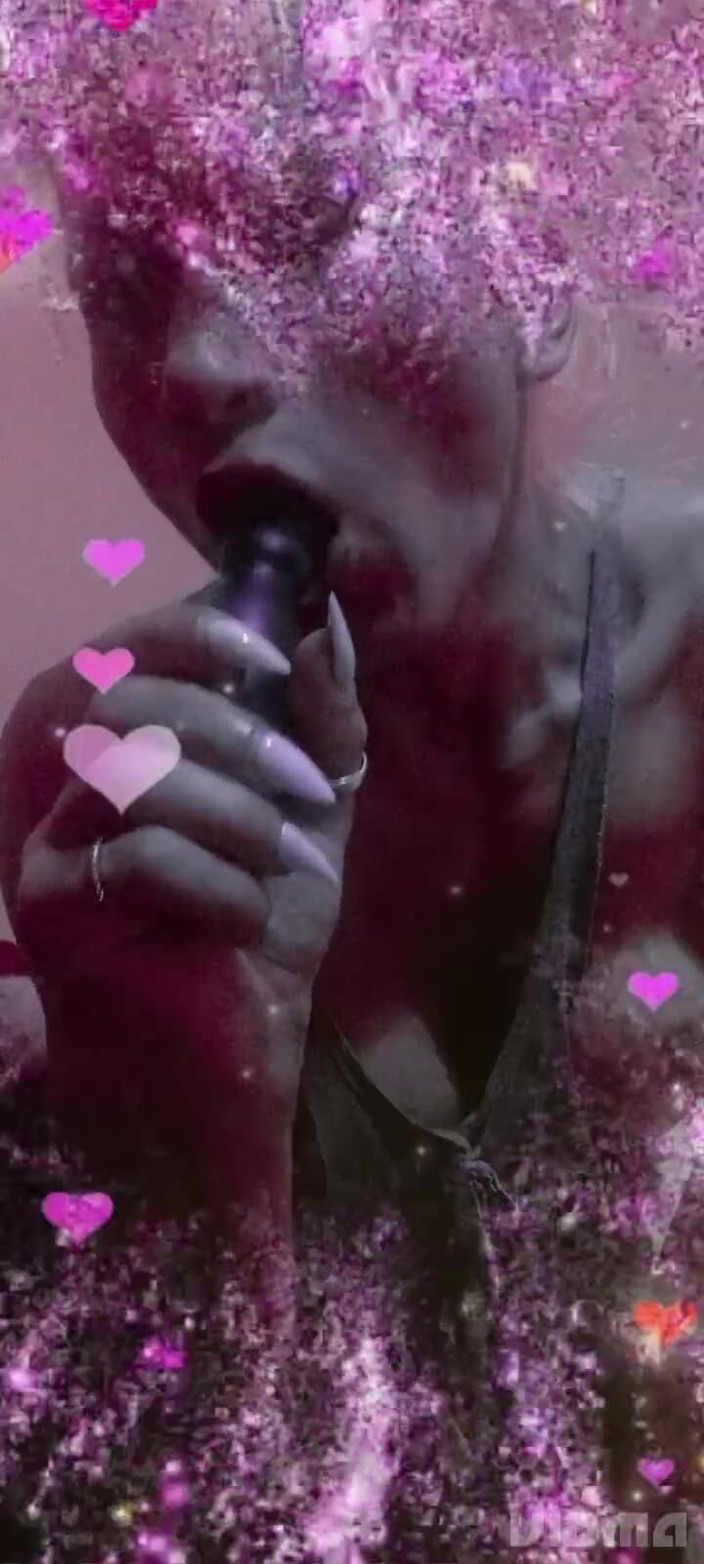 Laratransexualbarcel: बहुत सेक्सी सुनहरे बालों वाली खेल रही है