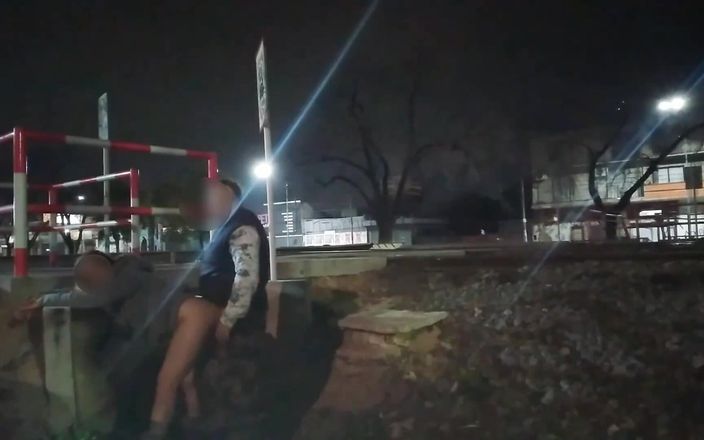 Activecouplearg: Offentlig sex på gatan utomhus påkommen med att knulla av...