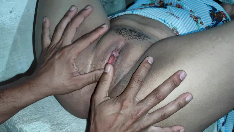 Marys: Soy tu cuñada virgen follando en la cama con una...