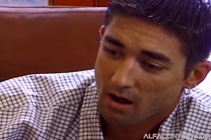 Horny MILFs: Může někdo konečně uspokojit tuto blonďatou děvku