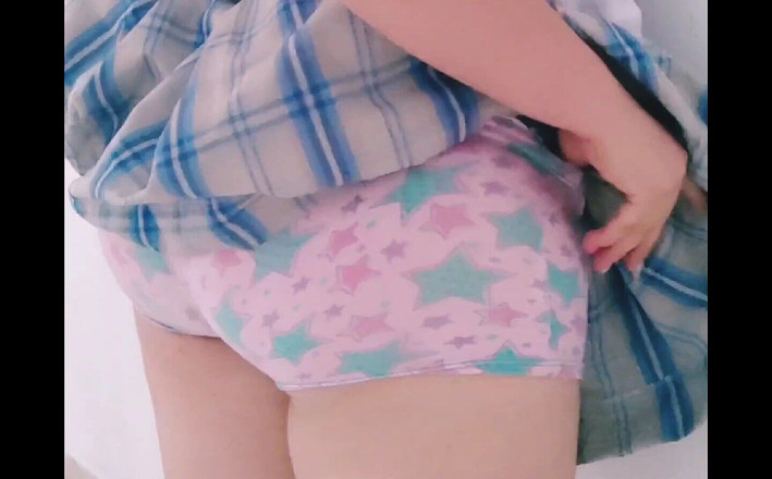 Emily-Chan: Падчерку трахає вітчим у її кімнаті