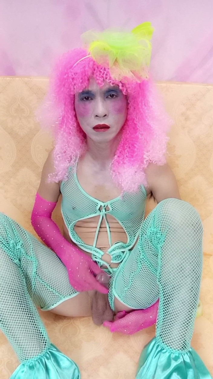 nguyen dang thien tri: Oanh Le Transgender Memakai Pakaian Seksi Lucah – Cucu Terlalu Banyak...