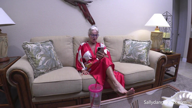 Sally D'Angelo: 熟女Y2サリー・ダンジェロ