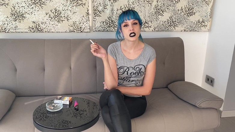 Candystart Videos: Instrucțiuni de masturbare în timp ce fumez cu numărătoare inversă