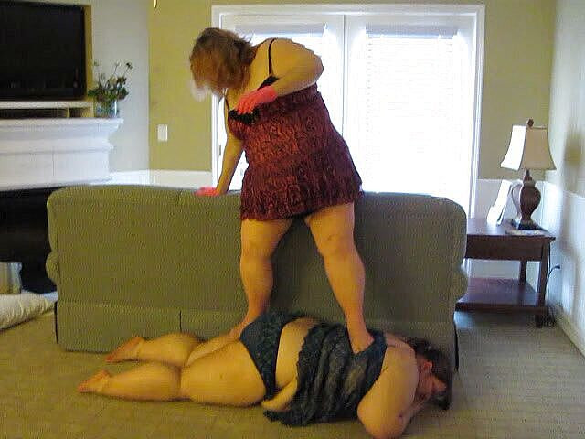 BBW nurse Vicki adventures with friends: Nv는 ssbbw Angie Kimber의 등을 걷는다