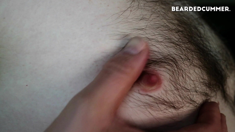 Beardedcummer: Fossas peludas, peito, barba e mamilo