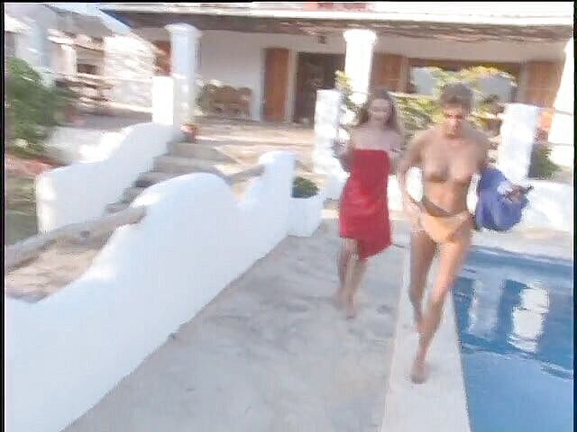 Naughty Girls: 太陽の下で一日を楽しんでいるかわいい女の子