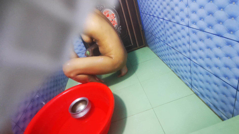 rhdhudhdhd: Duschvideo, sie muss ihre muschi variieren