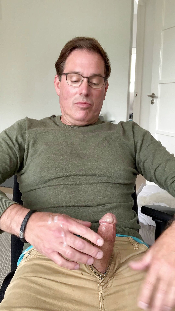 TJenner: 強烈なジャークオフと自宅で兼