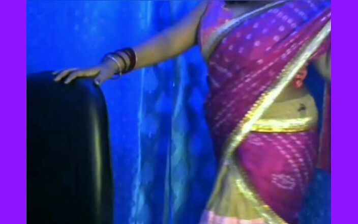 HotGirl21: Bhabhi gợi cảm được kích thích khi đứng để tự làm tình trên...