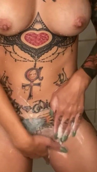 Depilando o chuveiro de corpo inteiro