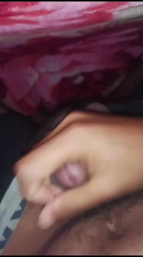 MurSudon: Genç assamlı oğlanın tek başına mastürbasyonu