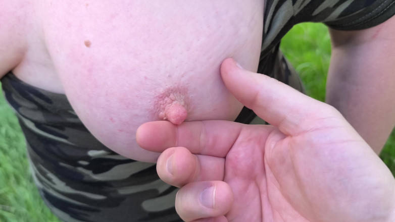 Bouncy Tits Action: Hiking with Nipple Clamps