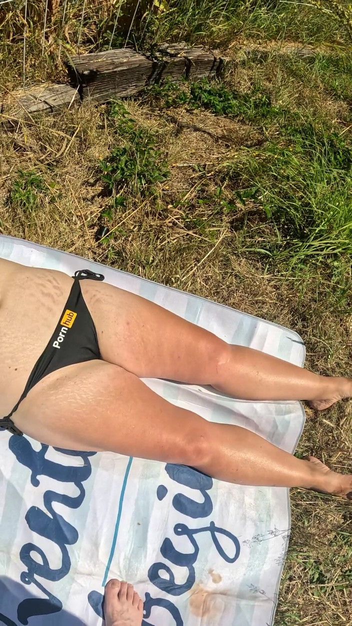 Homesteadmama: 누드 일광욕. 다른 사람들이 오프라인으로 전환하고 실제 생활을 즐기도록 격려하고 싶습니다.