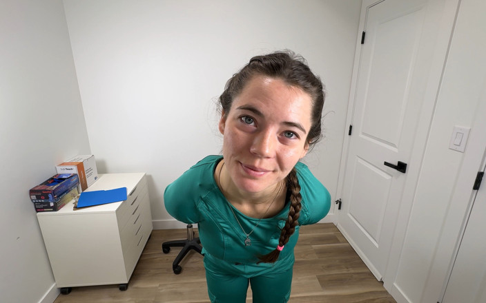 Nurse Bunny: 看護師バニーが拘束され取り調べられる