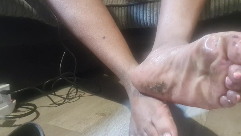 Simp to my ebony feet: filthy shoes and feet
