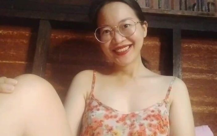 Thana 2023: Söt sexig asiatisk kåt tjej visar röv och fitta 3