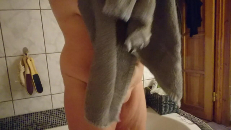Hot-Pussy66: Giặt giũ trong bồn tắm
