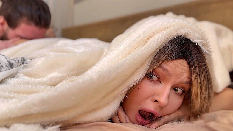 Alexa Poshspicy: Зведена сестра збудилася, коли побачила, як я трахаю свою ляльку і вирішив перемикати місця з нею