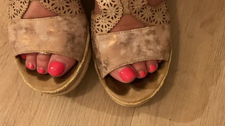 Mr MF: Frau reife Füße in lbd und sehr stinkende schuhe