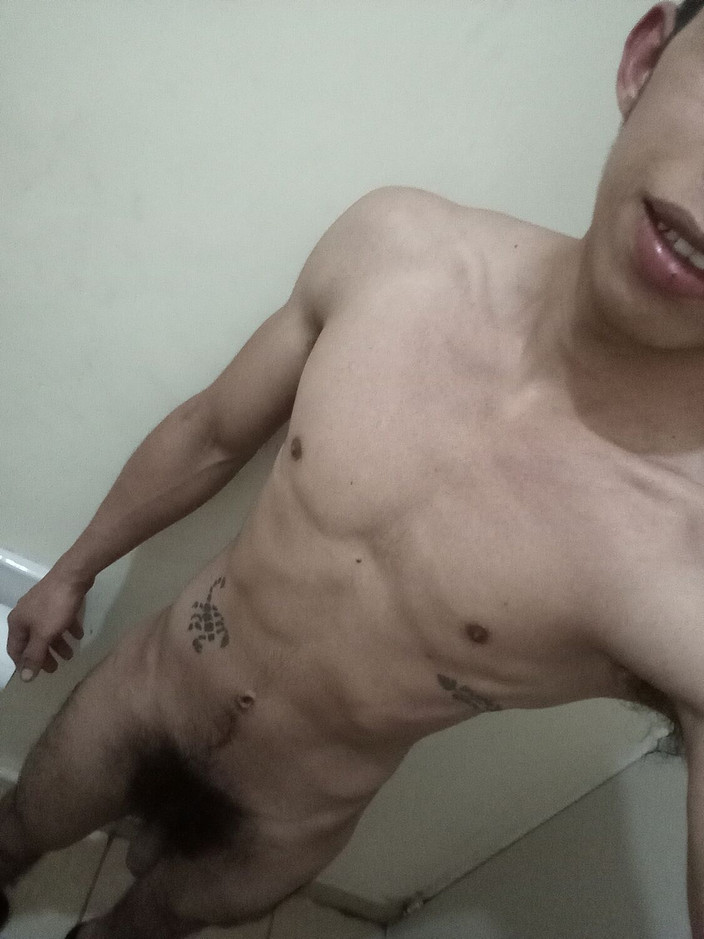 FerZapata: 뻑가는 목욕을 하기 전에 자위해