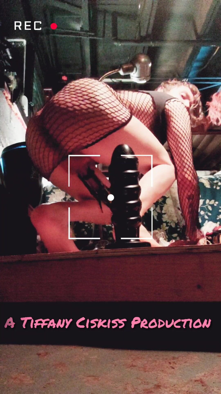 Tiffany Ciskiss: Obrovské anální vložení do sexy femboy crossdresser zadku Tiffany Ciskiss