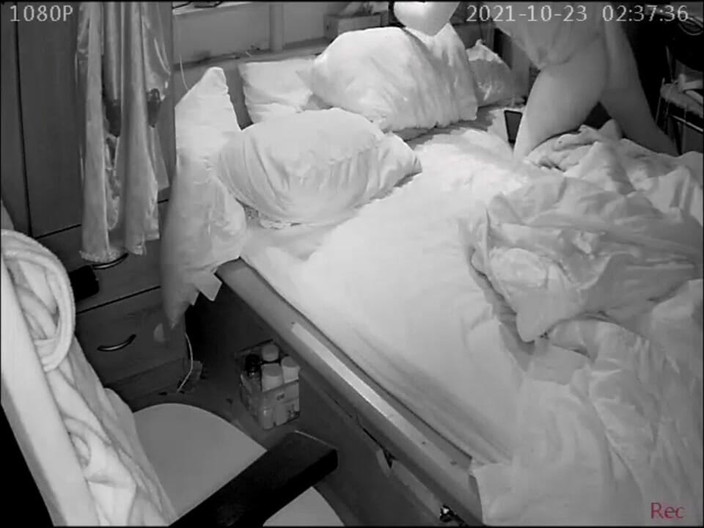 KittieNoOne: 내 뚱뚱한 딜도를 다시 타는 걸 지켜봐