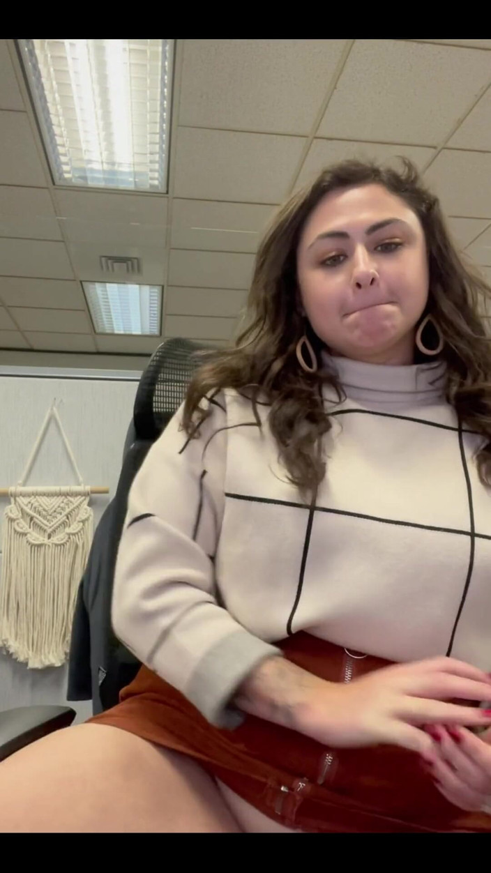 Josie Jaxxon: Masturbating at the Office