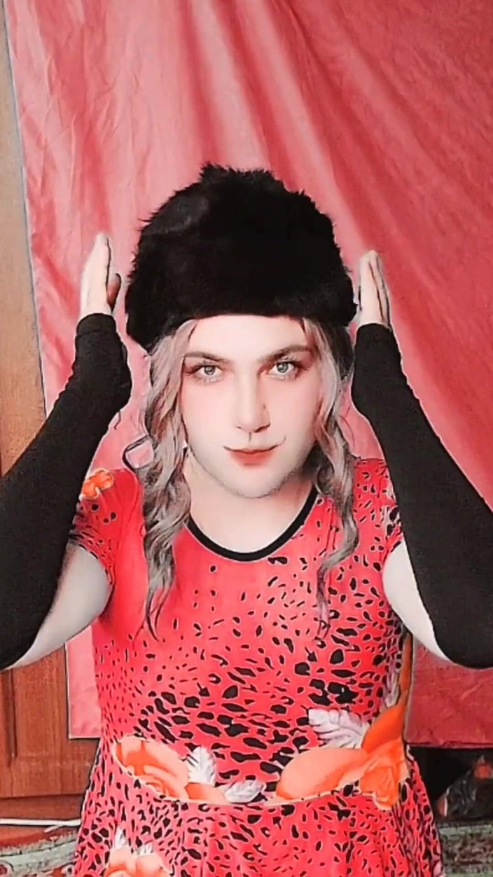 Kitty_Cross: गोल-मटोल गोरा लड़का बड़ा बट किन्नर बड़ी गांड बहिन लूट रंडी