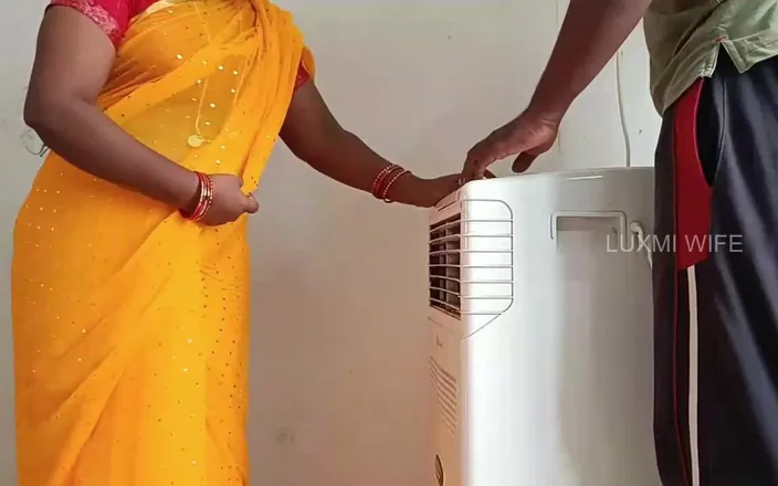 Luxmi Wife: Electrician Fucking Housewife Sexy Saree- Part 1