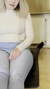 30 Minutes of Facesitting in Tight Bluejeans