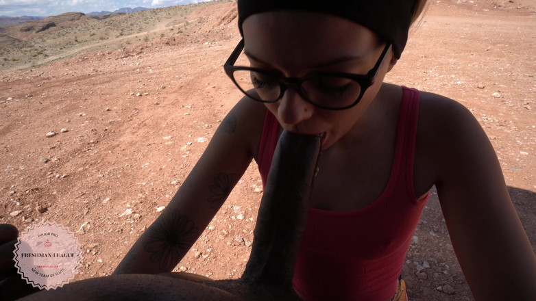 Katie Diggs: Il succhiare un bbc all'aperto fa un'escursione perfetta